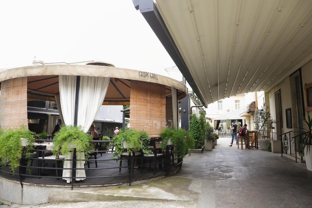 Center Lucia -split Center-