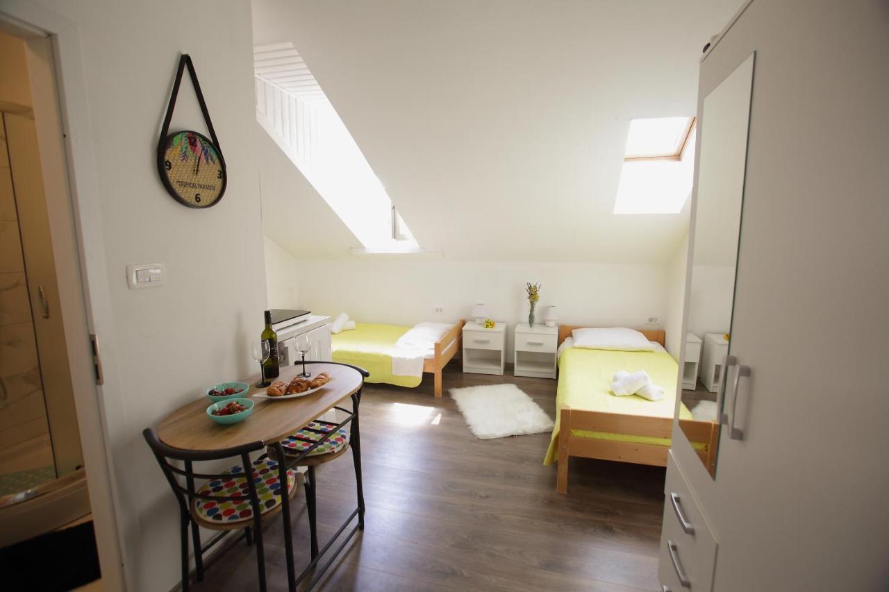 Center Lucia -split Center- 7 Guests