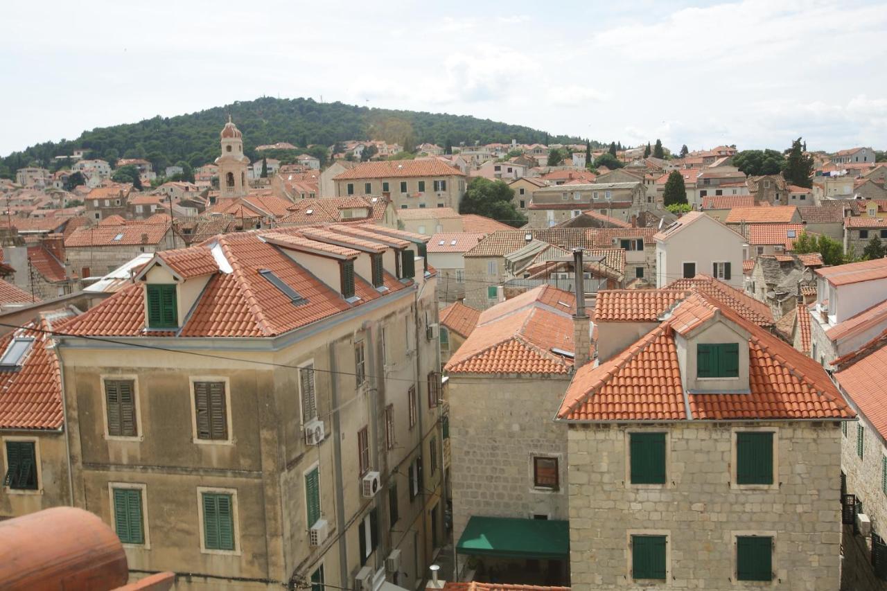 Center Lucia -split Center- 7 Guests Split