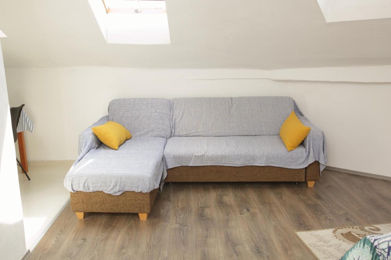 Center Lucia -split Center- 7 Guests Split