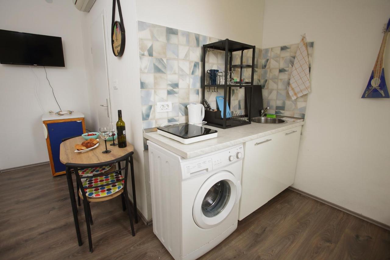 Center Lucia -split Center- 7 Guests