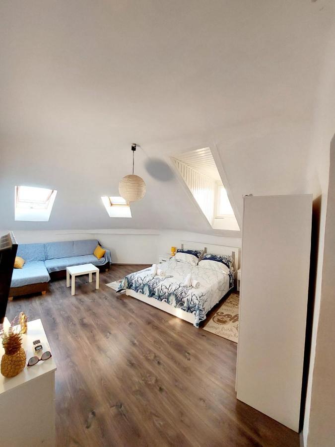 Center Lucia -split Center- 7 Guests * Split
