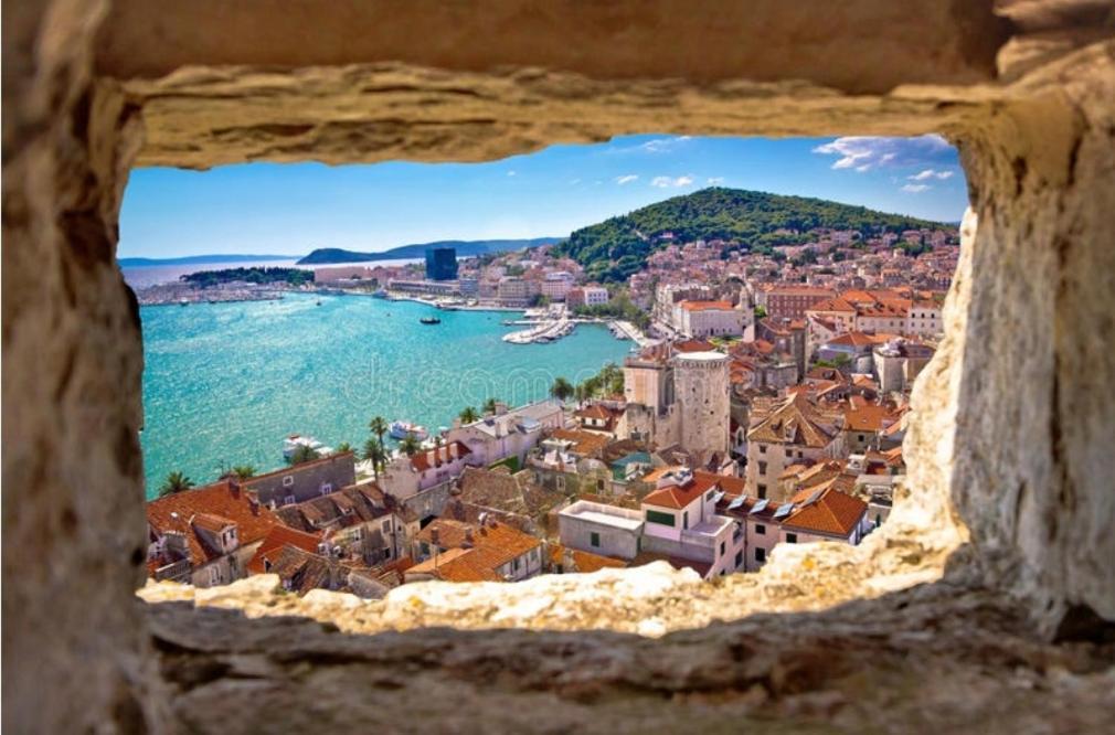 Center Lucia -split Center- * Split